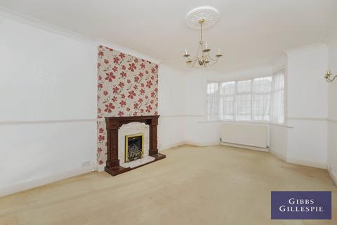 4 bedroom detached house to rent, Evelyn Avenue, Ruislip HA4 8AA