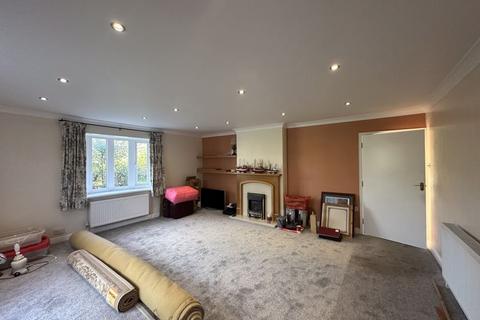 4 bedroom bungalow to rent, Eastcombe, Stroud