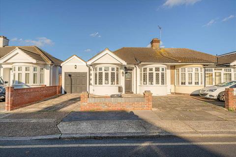 3 bedroom bungalow for sale, Kent Drive, Hornchurch, HORNCHURCH