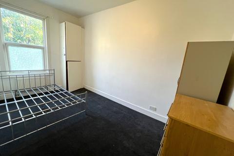 2 bedroom flat to rent, Belmont Road, London N15