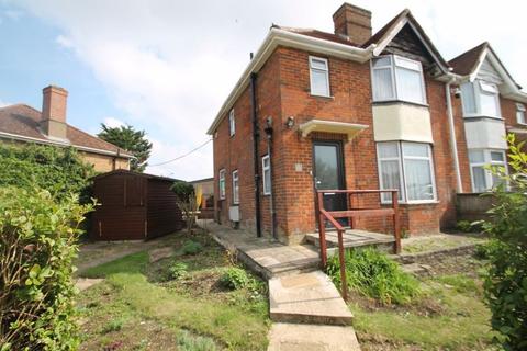 3 bedroom house to rent, Cross Road, High Wycombe HP12