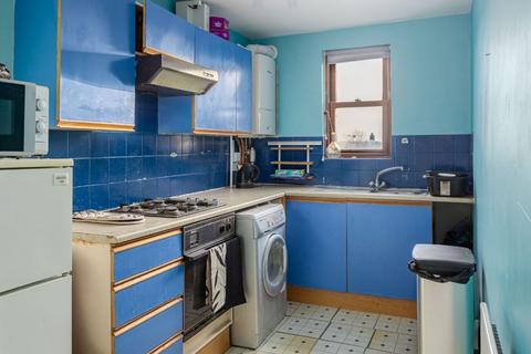 1 bedroom flat for sale, Station Road, 2 mins walk to Thames, Hampton