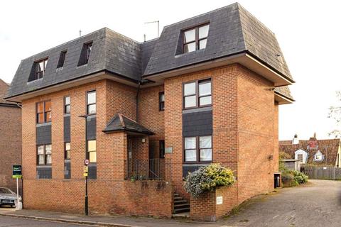 1 bedroom flat for sale, Station Road, 2 mins walk to Thames, Hampton