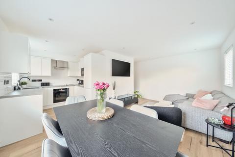 59 Bornedene, Potters Bar, EN6 3EN