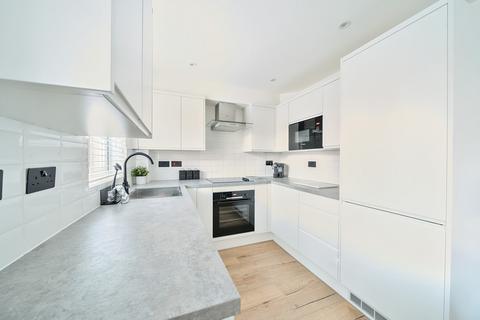 59 Bornedene, Potters Bar, EN6 3EN