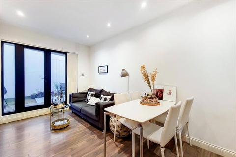 2 bedroom apartment to rent, London SW12