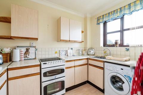 2 bedroom retirement property for sale, Gorleston Road, Lowestoft NR32