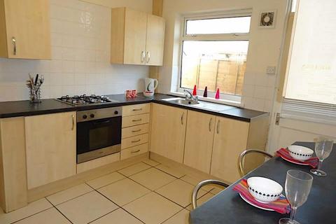 5 bedroom terraced house to rent, Soberton Avenue, Cardiff CF14