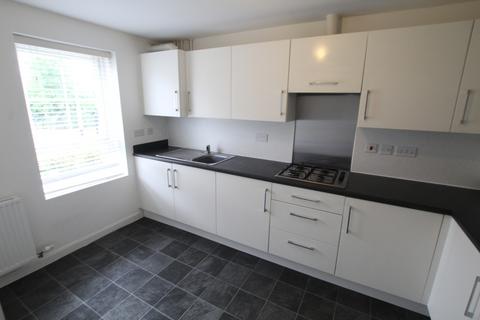 3 bedroom terraced house to rent, Holland Park, Kingswood, Hull, East Riding Of Yorkshire, HU7