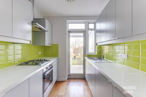 3 bedroom terraced house for sale, Queensland Avenue, London