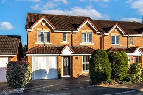 4 bedroom detached house to rent, Stadium Drive, Dudley, West Midlands, DY2