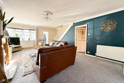 4 bedroom detached house for sale, Winton Close, Old Bedford Road, Luton, Bedfordshire, LU2 7BJ