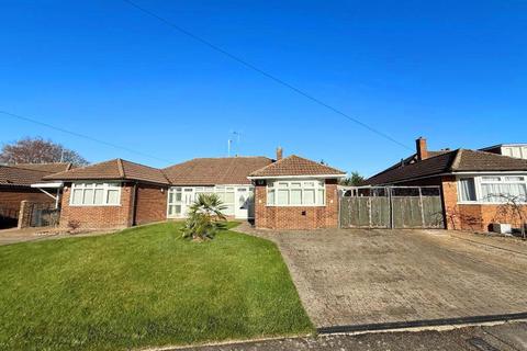 2 bedroom bungalow for sale, Hillcrest Avenue, Warden Hills, Luton, LU2 7AB