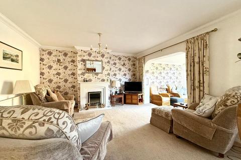 7 Hillcrest Avenue, Luton, LU2 7AB