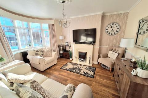 3 bedroom semi-detached house for sale, Greame Road, Bridlington YO16