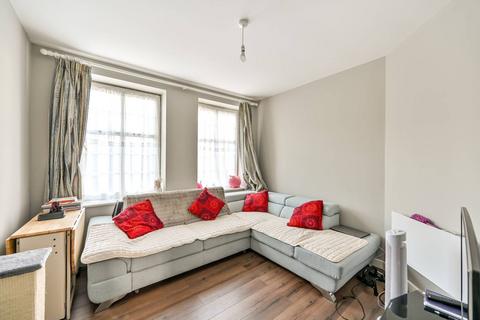 2 bedroom flat for sale, Lebanon Court, East Twickenham, Twickenham, TW1