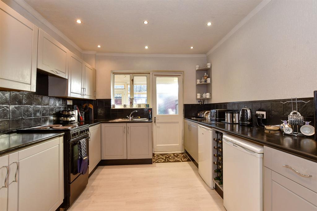 Kitchen/ Dining Room