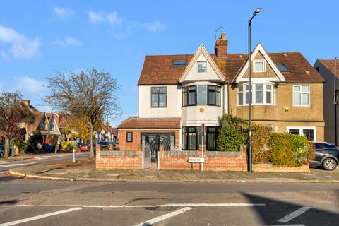 3 bedroom end of terrace house for sale, Ridge Road, Winchmore Hill, N21