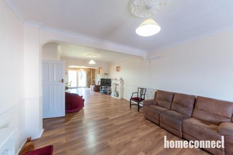 3 bedroom terraced house for sale, Westrow Drive, Barking