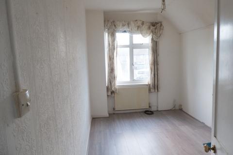 3 bedroom terraced house to rent, Farmway, Dagenham