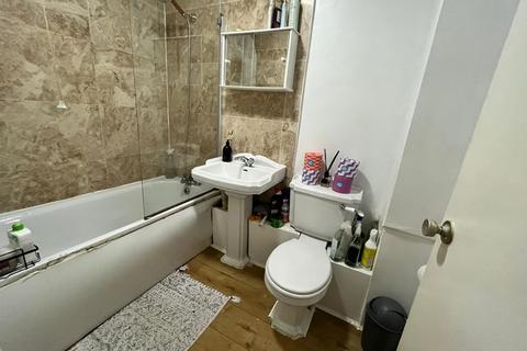 2 bedroom flat to rent, Jubet Court, Green Lanes, London