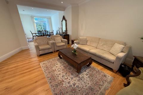 4 bedroom semi-detached house to rent, Golders Gardens, London