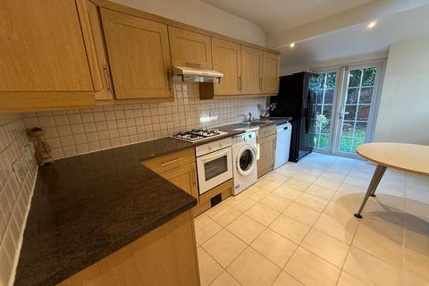 4 bedroom semi-detached house to rent, Golders Gardens, London