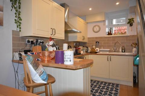 3 bedroom terraced house for sale, 2 Glan Y Werydd, St. Annes Square, Barmouth, LL42 1AS