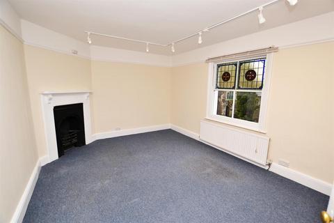 3 bedroom semi-detached house to rent, Malvern WR14