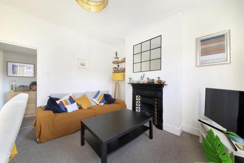 2 bedroom flat to rent, Tremadoc Road, London SW4