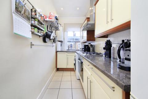 2 bedroom flat to rent, Tremadoc Road, London SW4