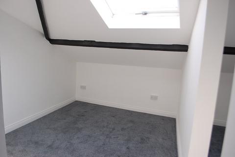 Studio for sale, Grey Street, Greater Manchester OL6