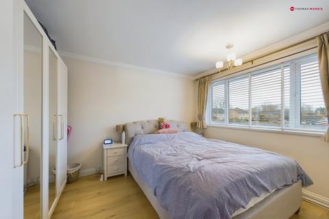 4 bedroom end of terrace house for sale, Beeson Close, St. Neots PE19