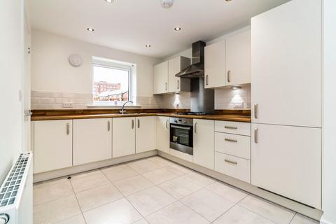 2 bedroom semi-detached house to rent, Winstanley Road, Manchester M40