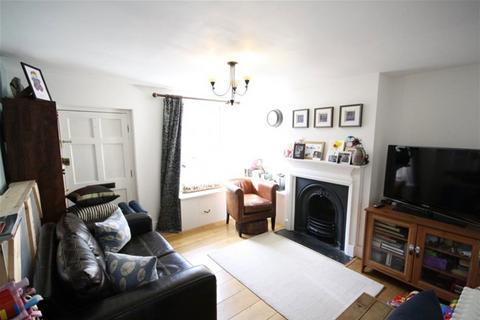 2 bedroom house to rent, Victoria Road, Berkhamsted