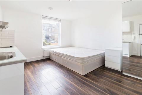 Studio to rent, NW3