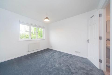 4 bedroom terraced house to rent, W7