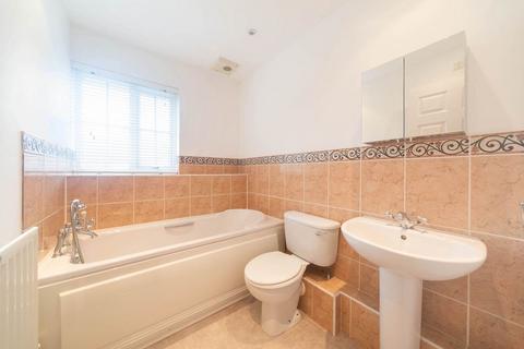 4 bedroom terraced house to rent, W7