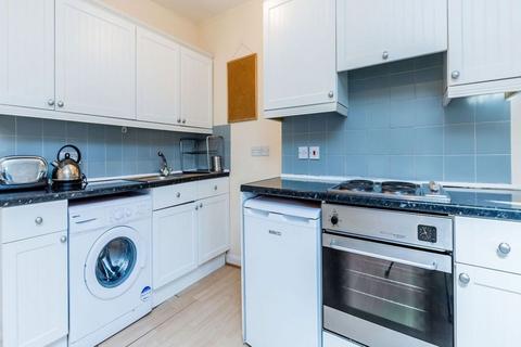 2 bedroom flat to rent, E8