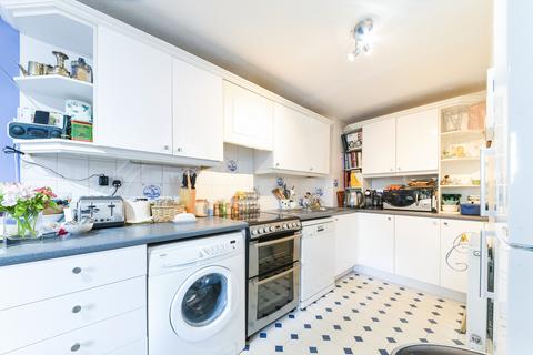 2 bedroom flat to rent, Maysoule Road, SW11