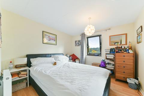 2 bedroom flat to rent, Maysoule Road, SW11