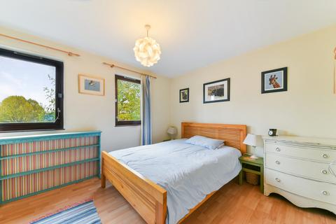 2 bedroom flat to rent, Maysoule Road, SW11