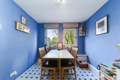 2 bedroom flat to rent, Maysoule Road, SW11