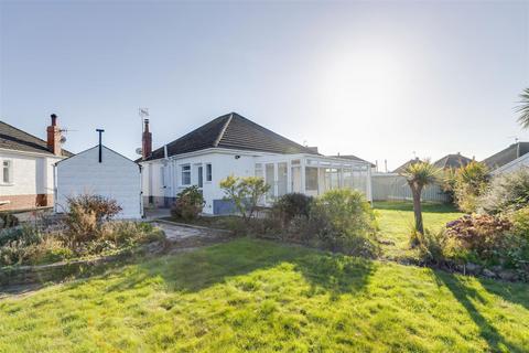 2 bedroom detached bungalow to rent, Heol Llangan, Rhiwbina, Cardiff