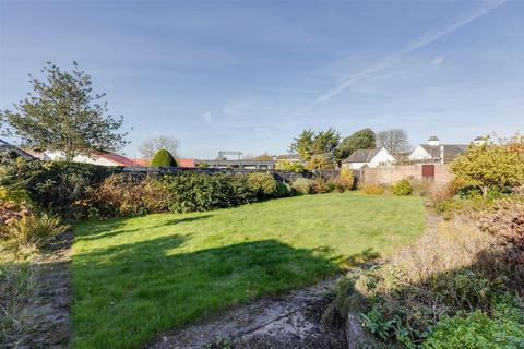 2 bedroom detached bungalow to rent, Heol Llangan, Rhiwbina, Cardiff