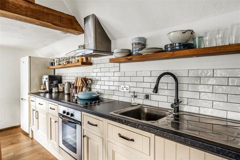 85a High Street, Oxted, RH8 9LN