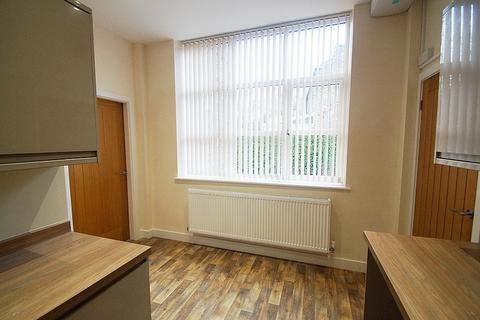 3 bedroom apartment to rent, Arthurs Lane, Greenfield OL3