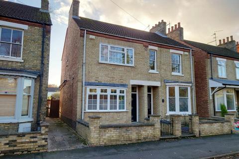 3 bedroom semi-detached house for sale, Queens Walk, Peterborough PE2