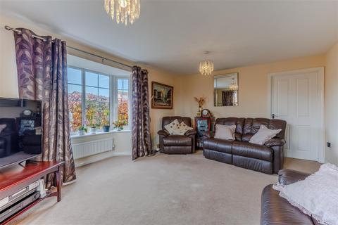 5 bedroom detached house for sale, Ellison Close, Evesham