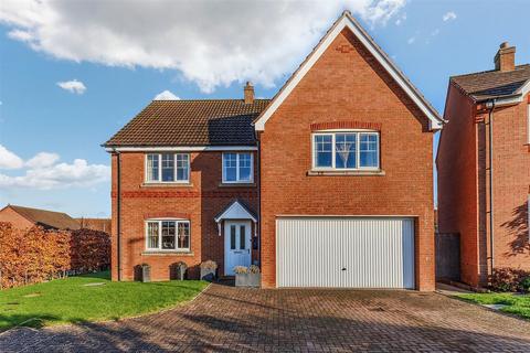 5 bedroom detached house for sale, Ellison Close, Evesham